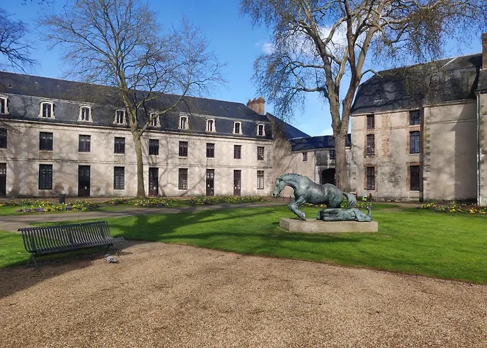 La Tranquillite Proche Des Chateaux De La Loire.