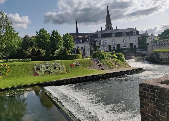 La Tranquillite Proche Des Chateaux De La Loire.