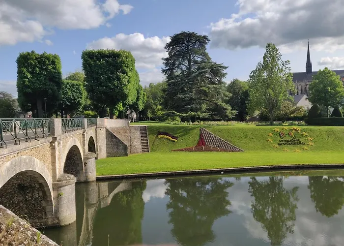 La Tranquillite Proche Des Chateaux De La Loire.